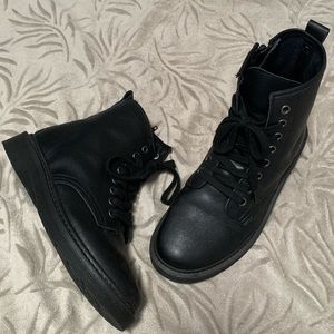 Steve Madden black boots